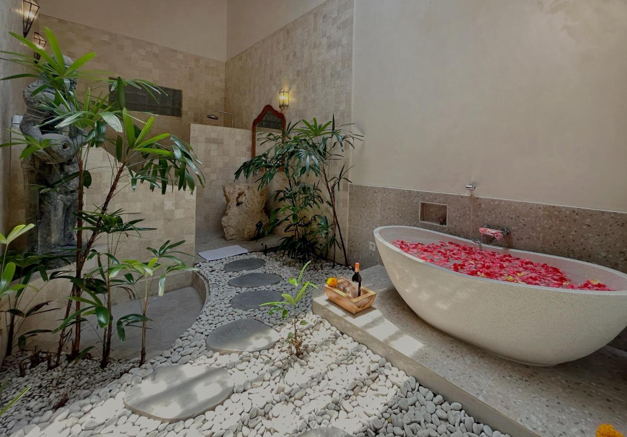 Ndaru - 4 Bedroom In Batu Bolong, Canggu (Bali)