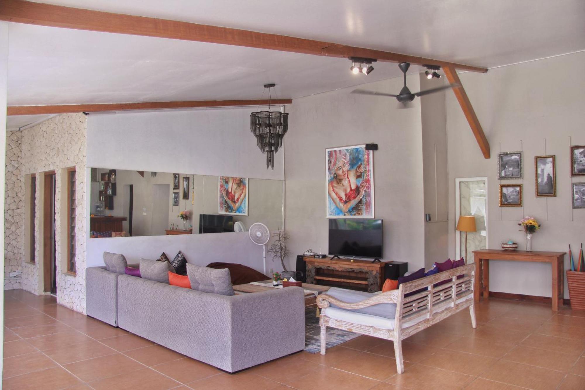 Ndaru - 4 Bedroom In Batu Bolong, विला