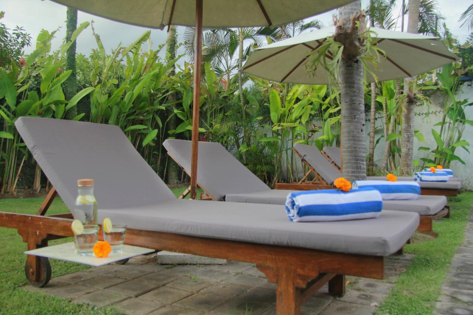 Ndaru - 4 Bedroom In Batu Bolong, *