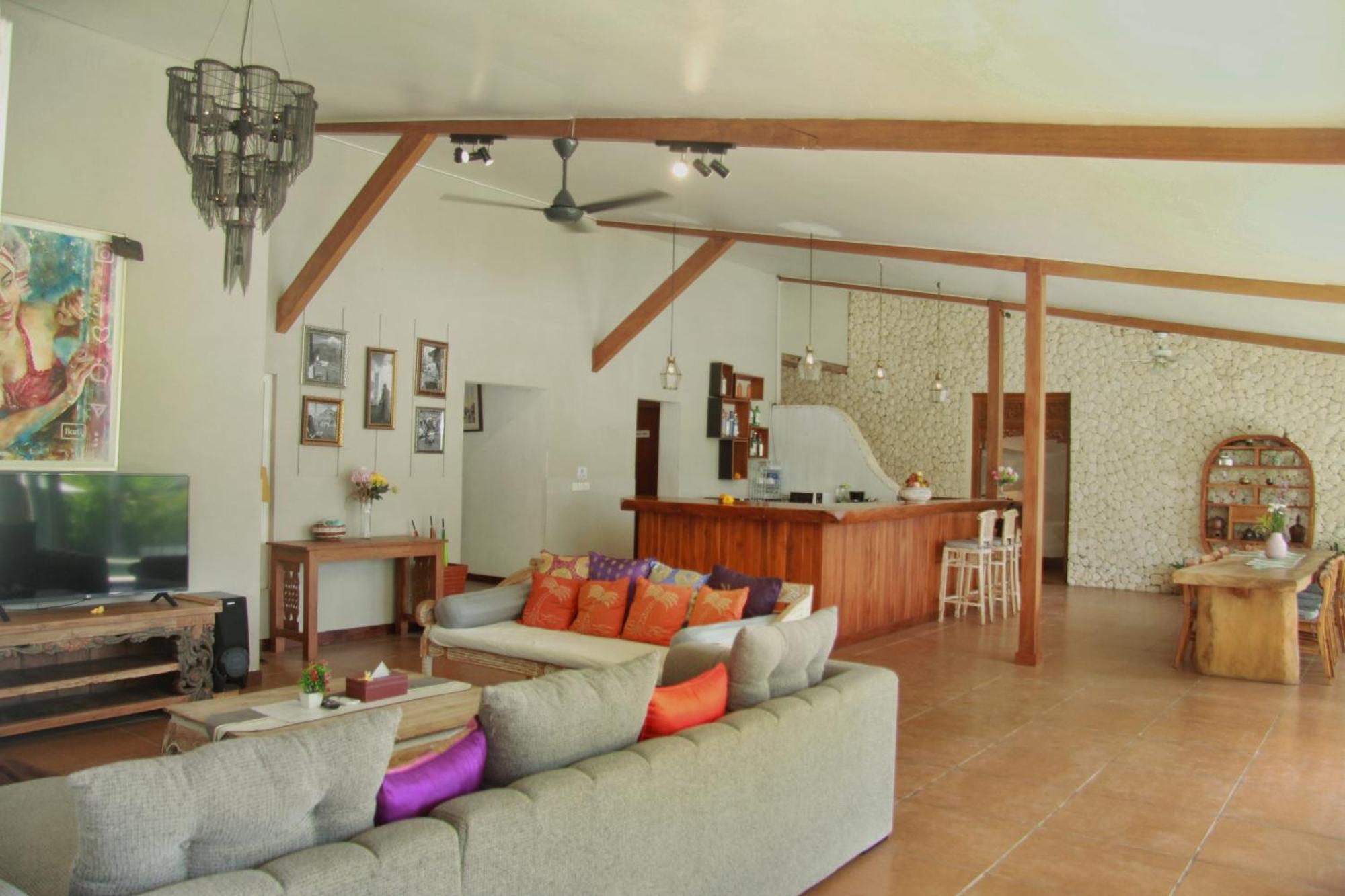 Ndaru - 4 Bedroom In Batu Bolong,