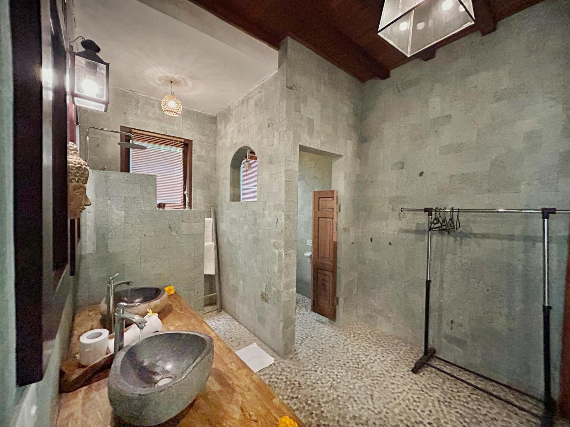 Ndaru - 4 Bedroom In Batu Bolong, विला Canggu (Bali)