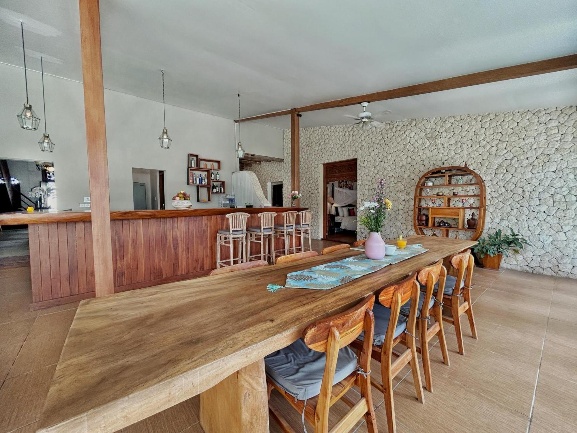 Ndaru - 4 Bedroom In Batu Bolong,
