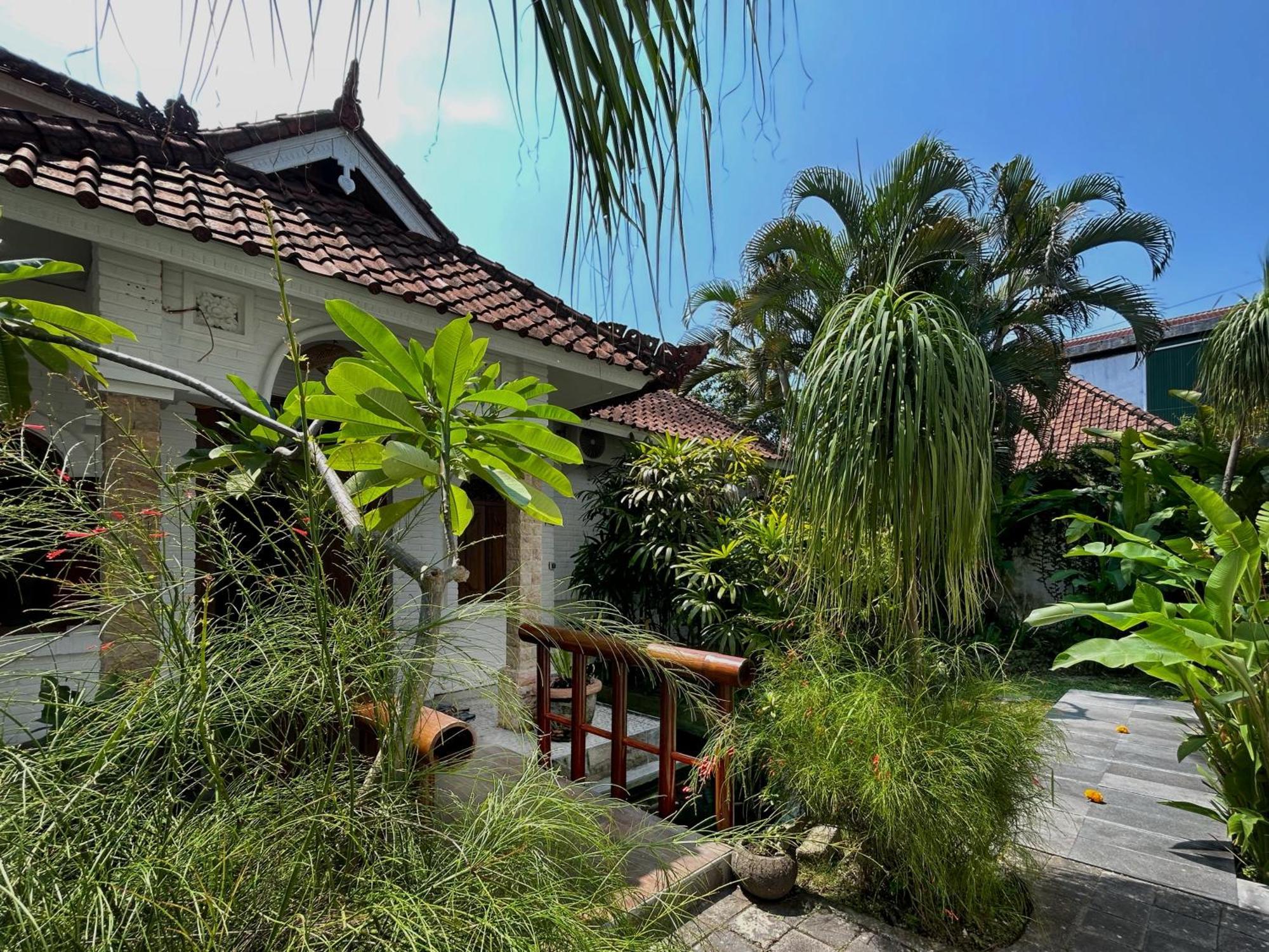 Ndaru - 4 Bedroom In Batu Bolong,